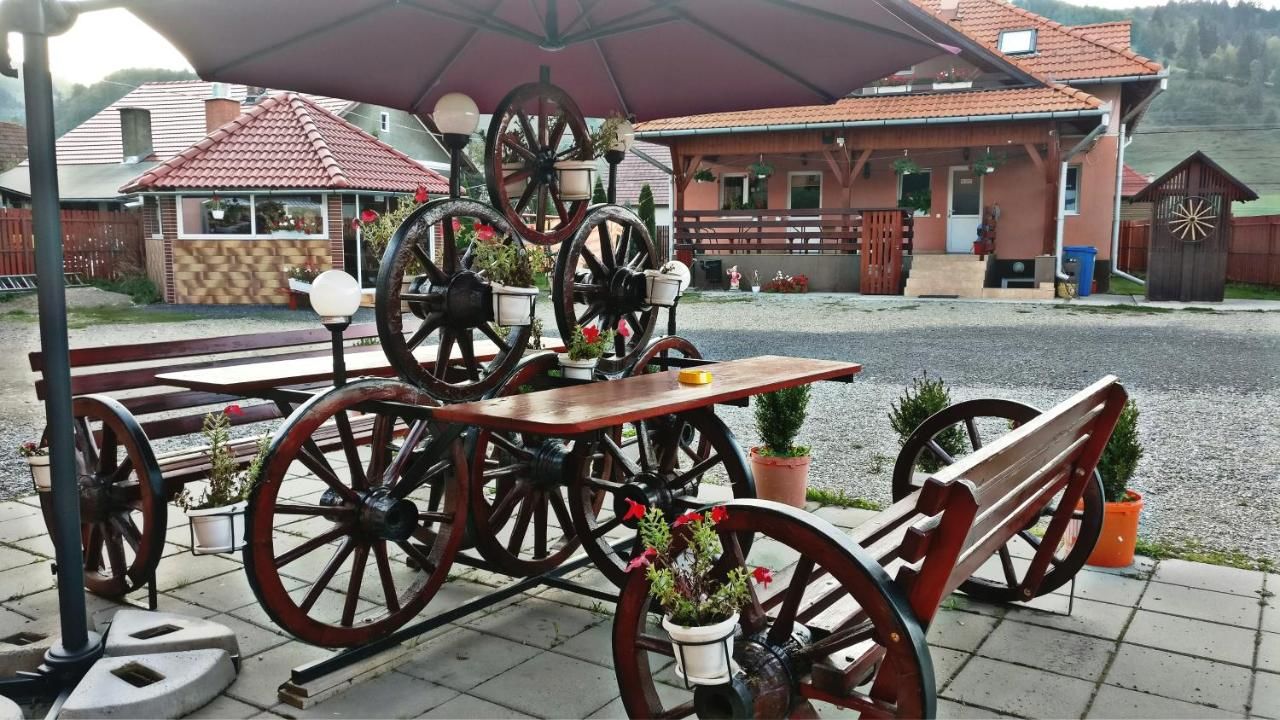 Отели типа «постель и завтрак» Picnic Panzio Lunca de Sus-17